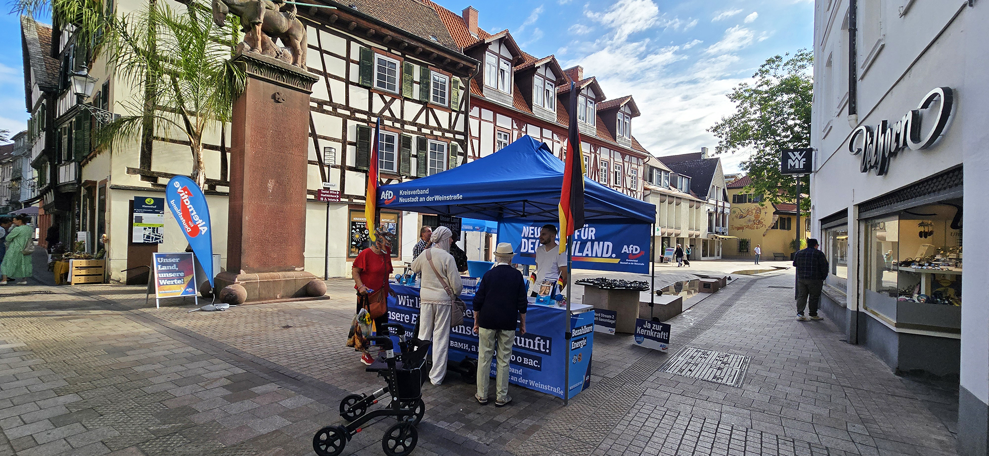 AfD Infostand in der Fußgängerzone von Neustadt an der Weinstraße