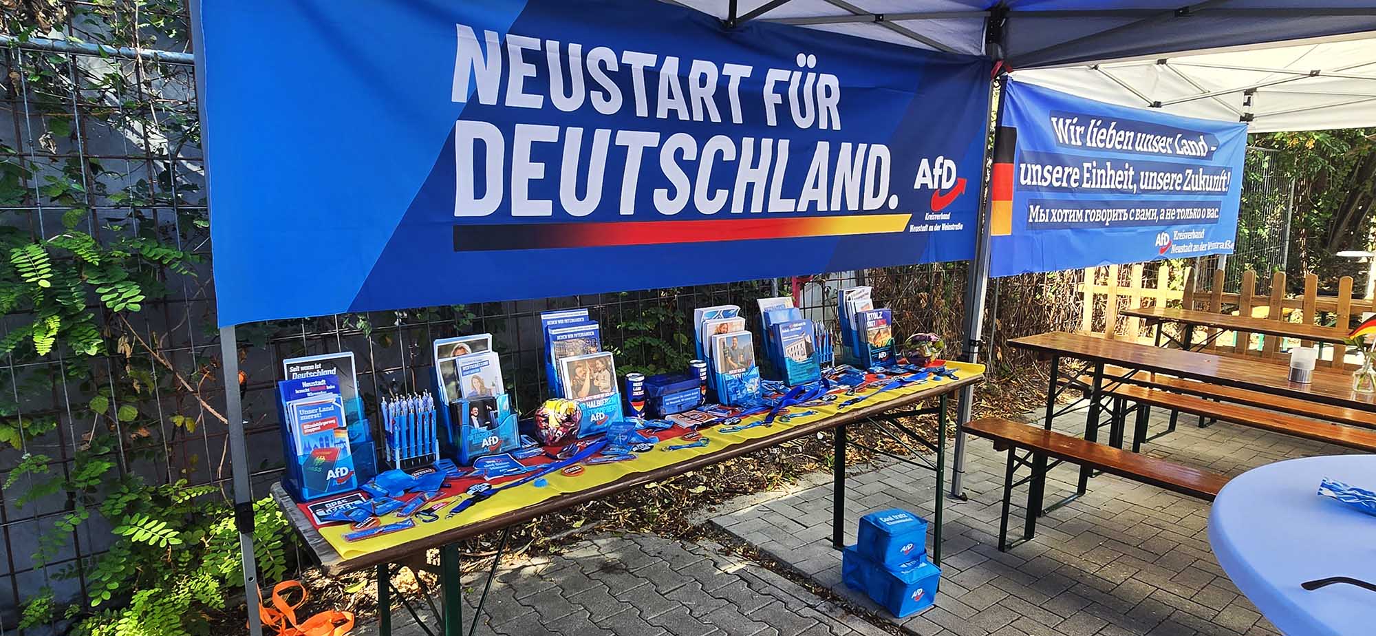 AfD Informationsmaterial beim Wahlabend in Neustadt an der Weinstraße