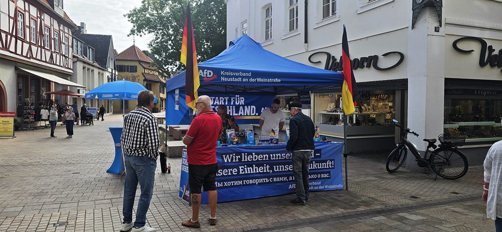 Bürgergespräch am AfD Infostand in Neustadt an der Weinstraße