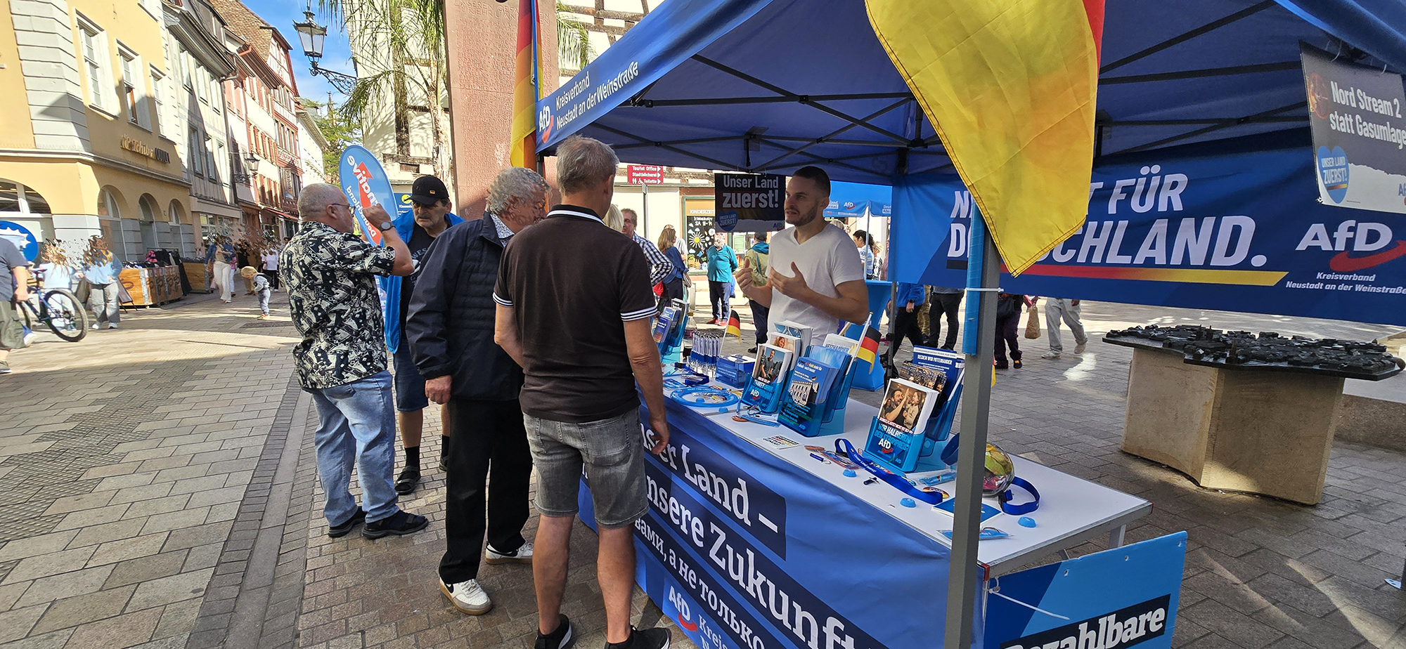 Bürgergespräche am AfD Infostand in Neustadt an der Weinstraße